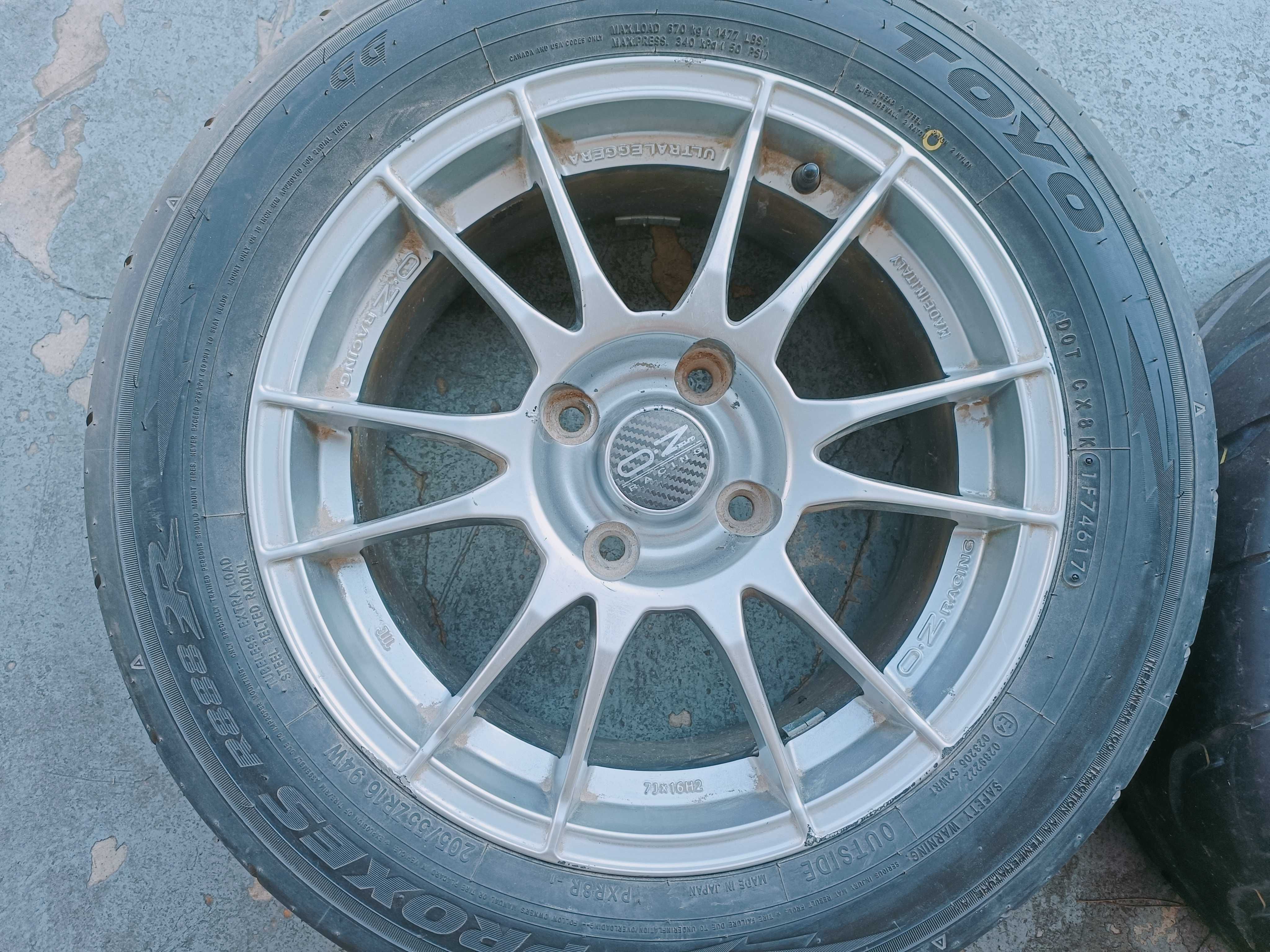 OZ Ultraleggera 16" c/Toyo Proxxes R888R
