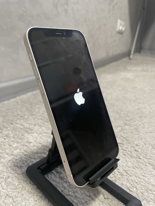 Iphone 12 128Gb перезагружаеться