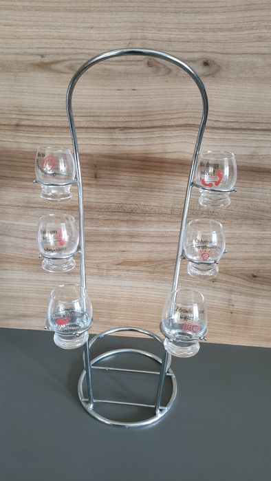 Stojak do alkoholu z kieliszkami