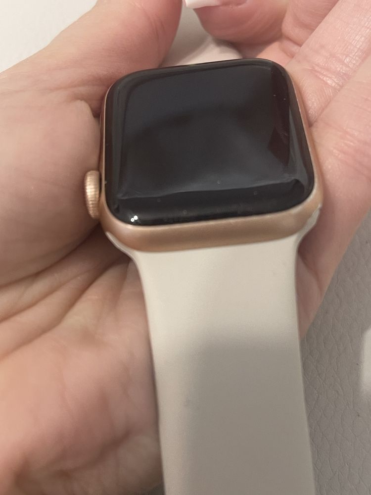 Apple watch se 40mm gps cellular gold