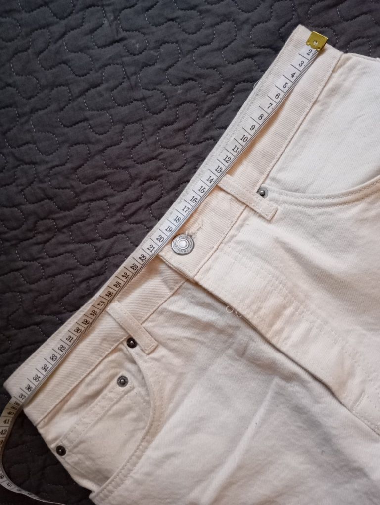 ZARA 38r proste spodnie jeansowe szerokie nogawki kremowe białe