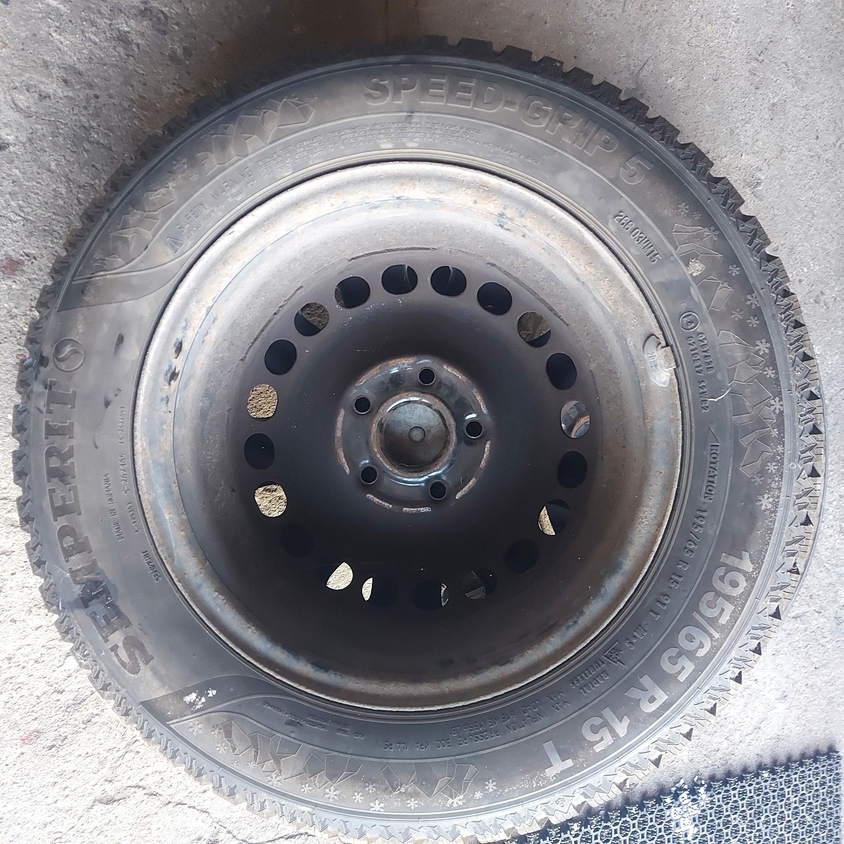 Opony zimowe Semperit z felgami 195x65 R15