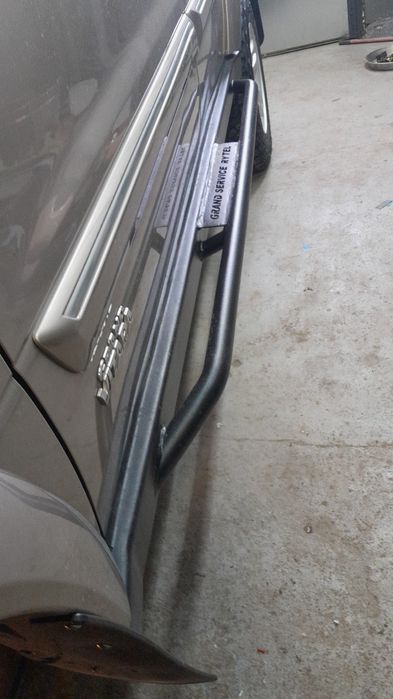 Suzuki grand vitara xl7 progi stalowe z orurowaniem bocznym