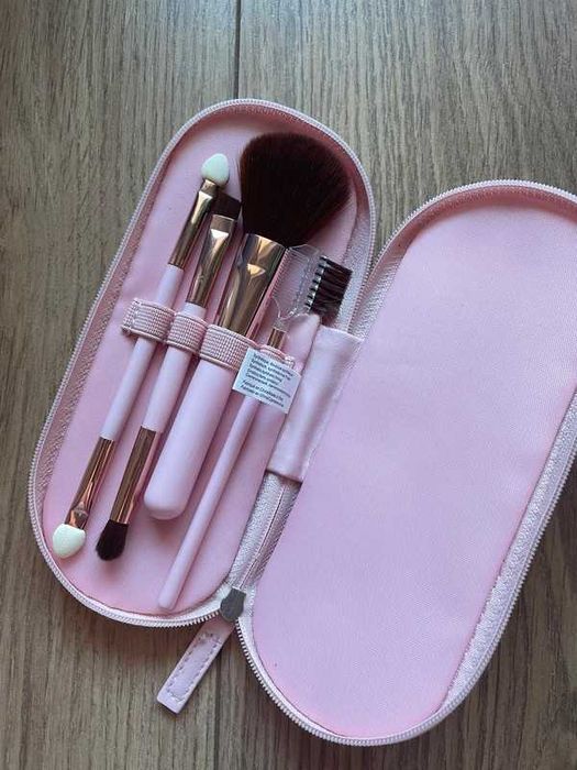 Zestaw pędzli w etui