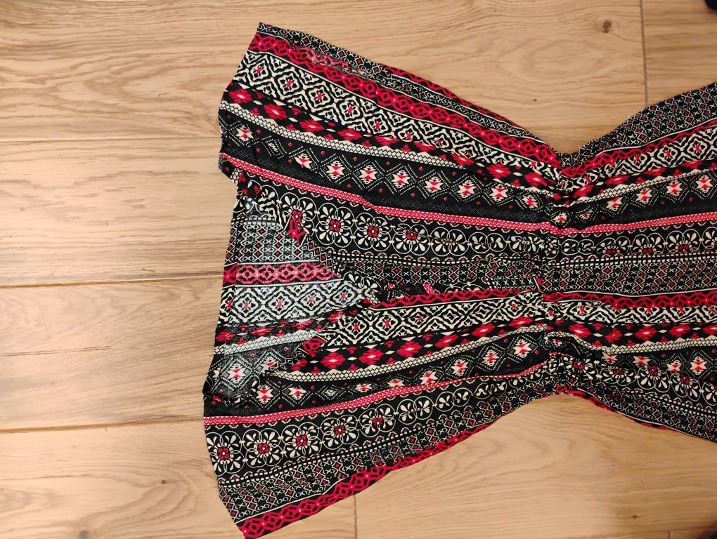 Wzorzysta sukienka boho w etniczne wzory