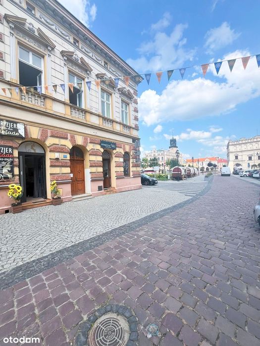 Jarosław, Rynek, 2 pokoje w kamienicy, parter, po remoncie