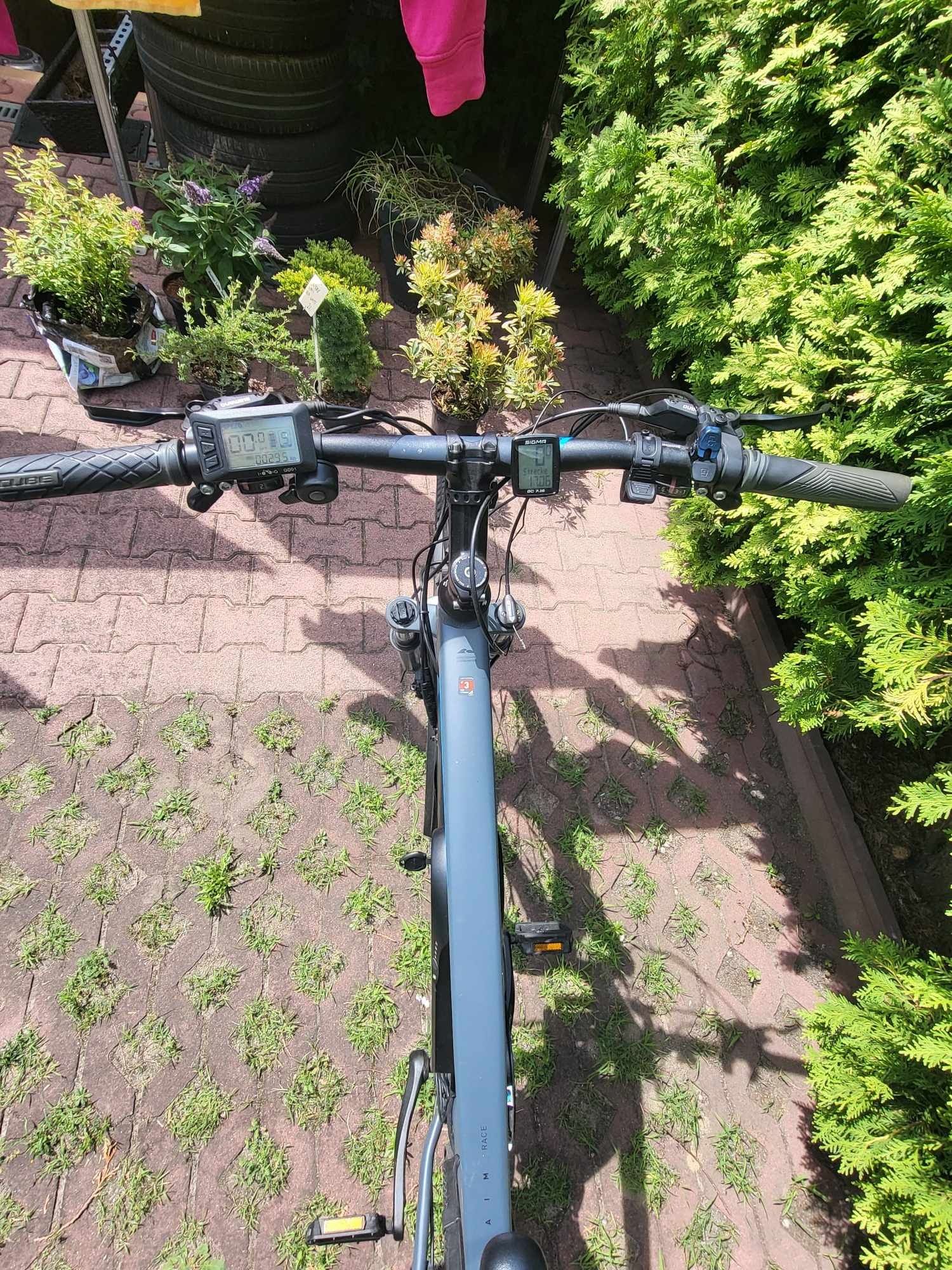 Rower elektryczny Cube koła 29