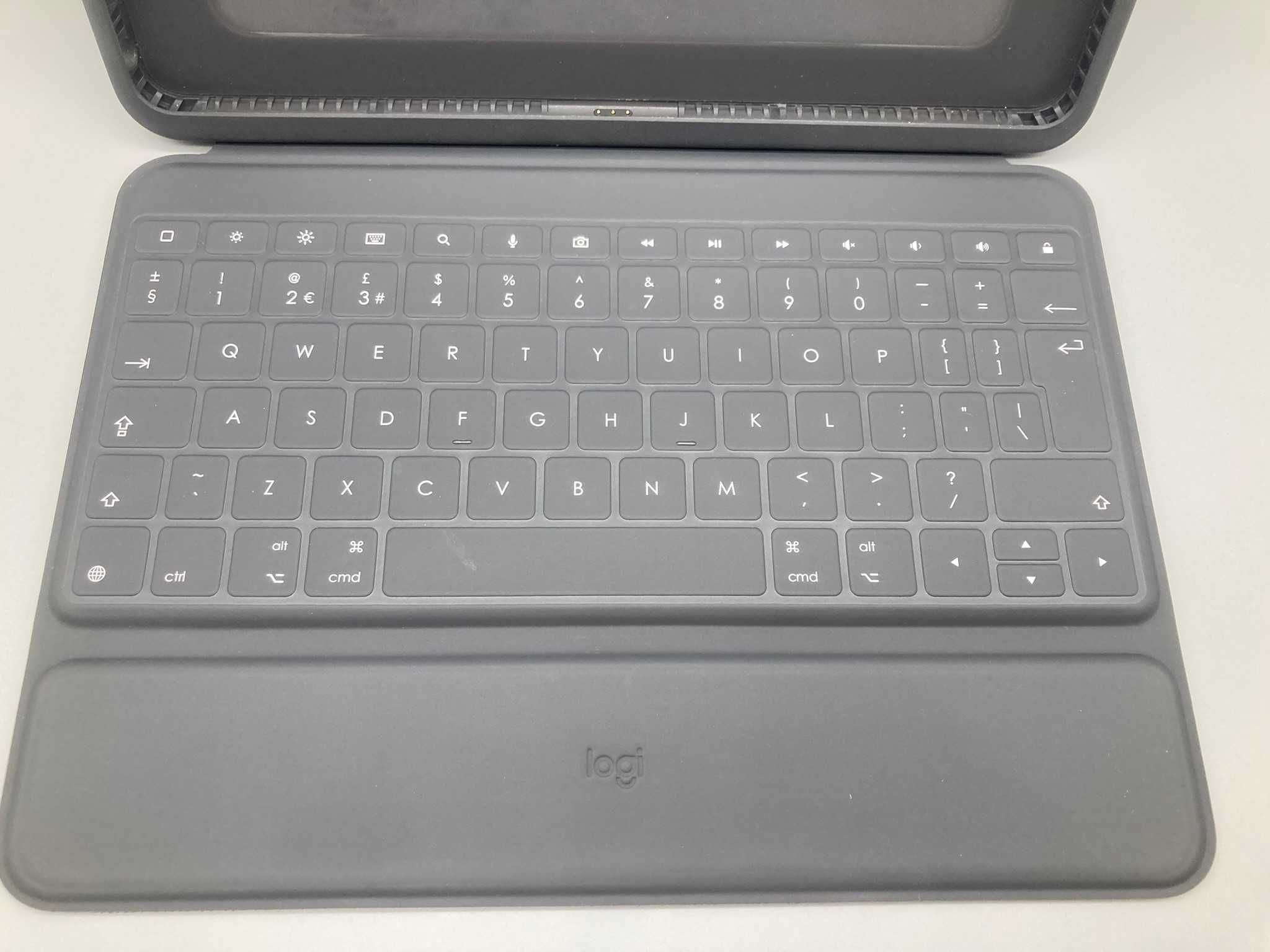 Чохол-клавіатура Logitech Rugged Folio – Захист і зручність для iPad!