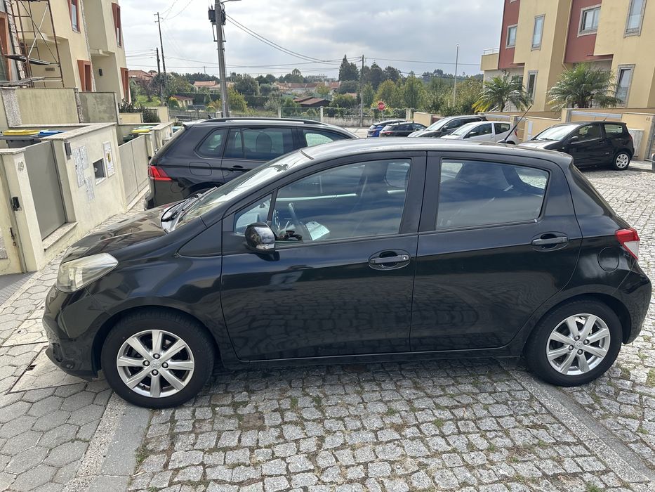 Toyota Yaris Preto - 2013