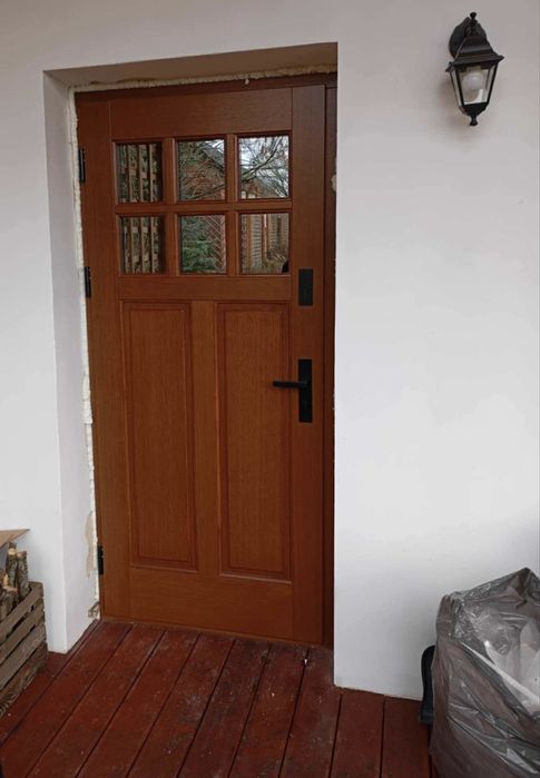 Drzwi zewnetrzne drewniane