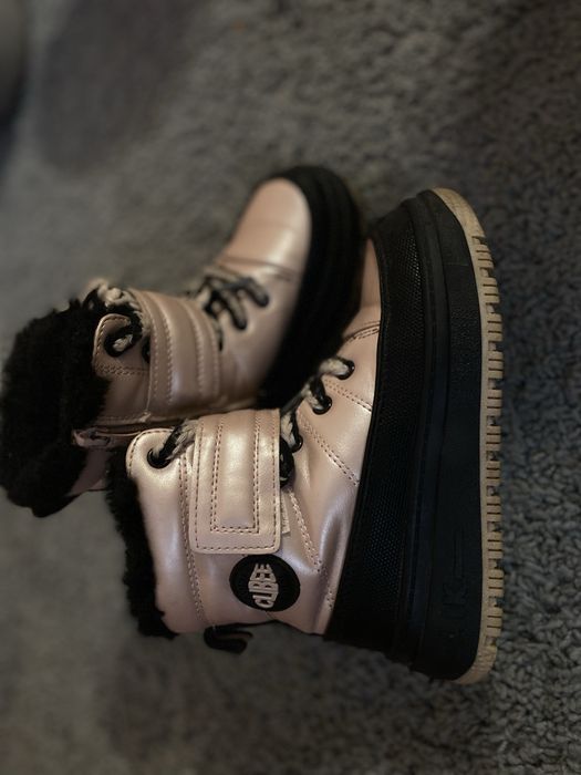 Зимове взуття на дівчинку