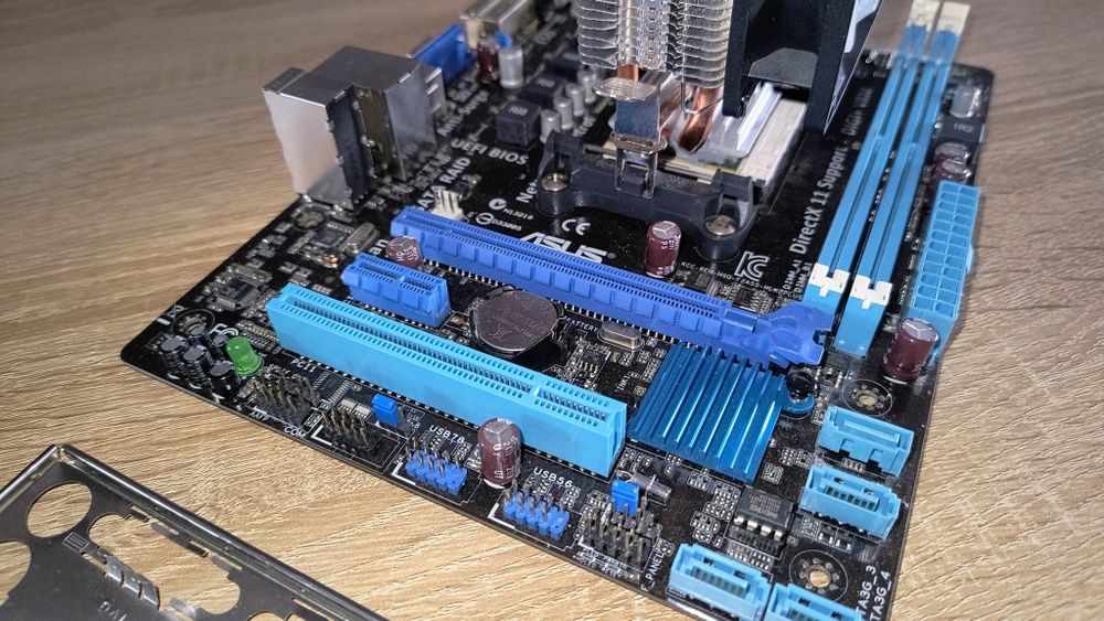 Płyta główna Asus z procesorem AMD A8 i DDR3 4gb