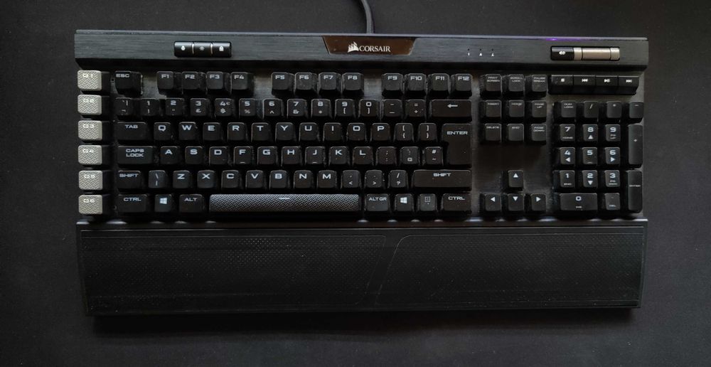 Teclado Mecânico Corsair K95 Platinum MX Speed – RGB