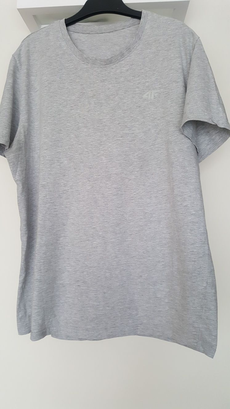 Koszulka 4F - jak nowa - rozmiar M/L