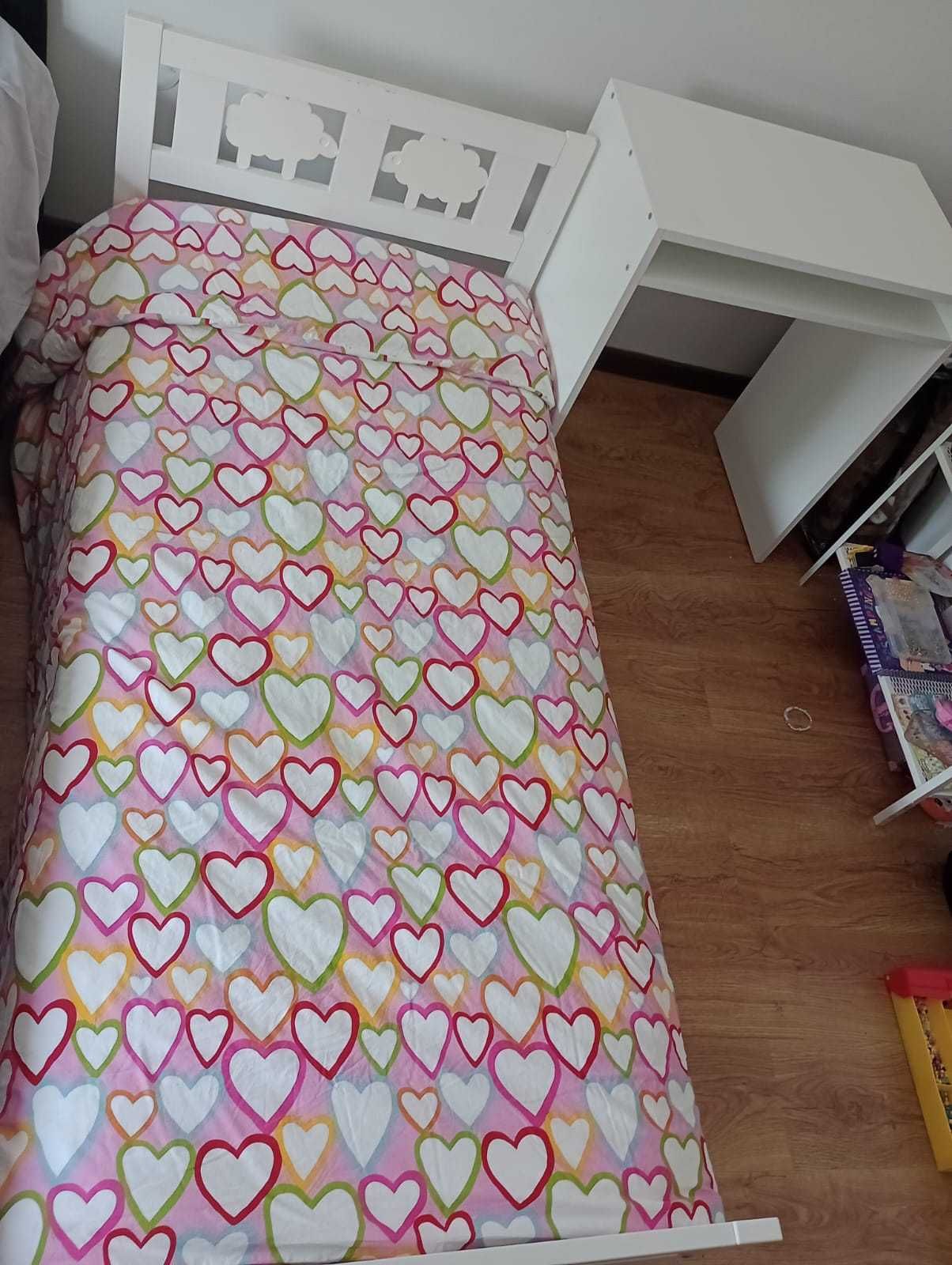 Cama infantil para criança + mesa