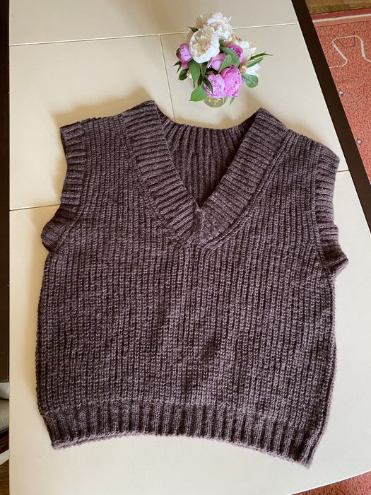 Продам вязаный жилет