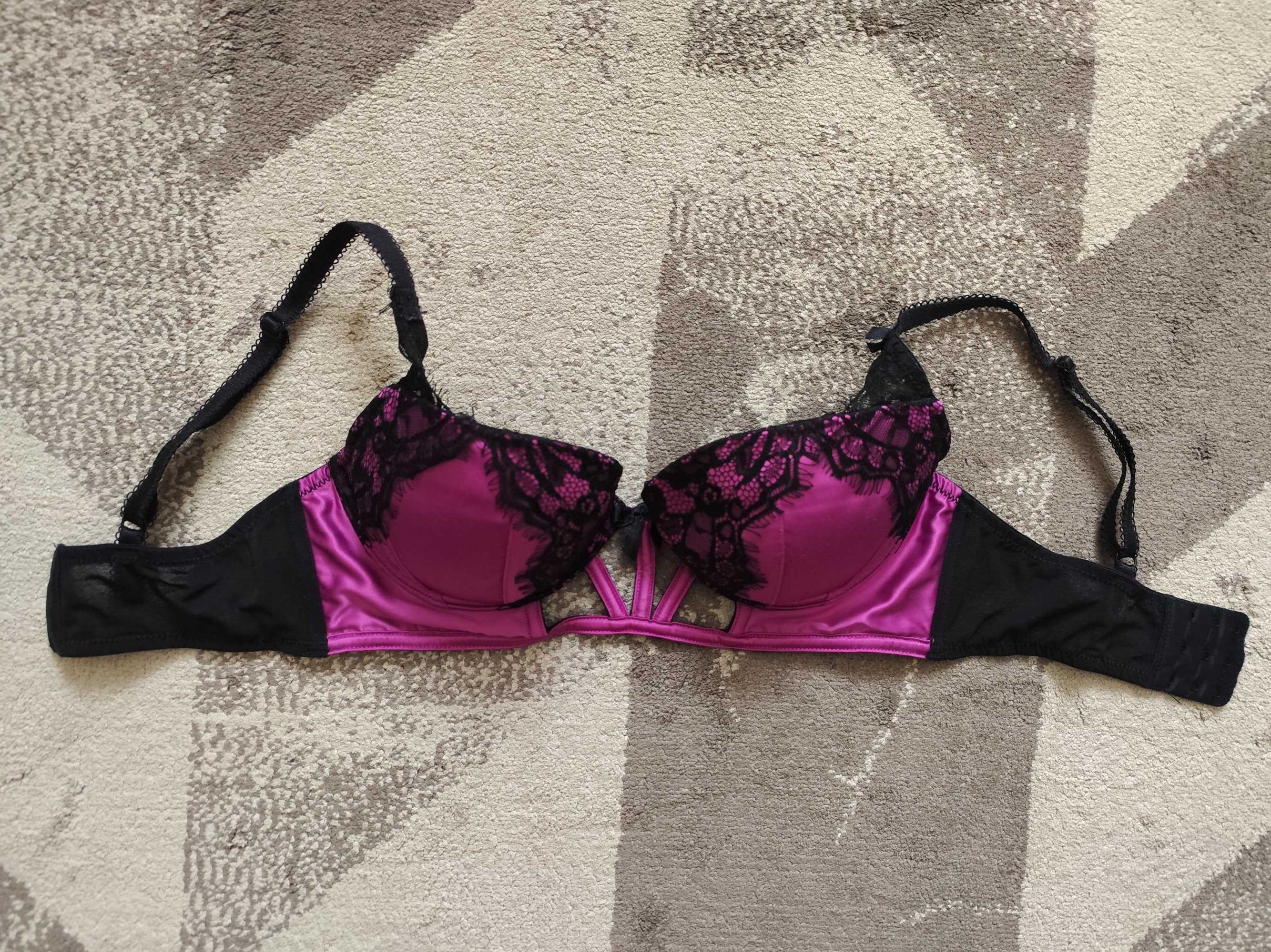 Różowy biustonosz z koronką 70D Ann summers
