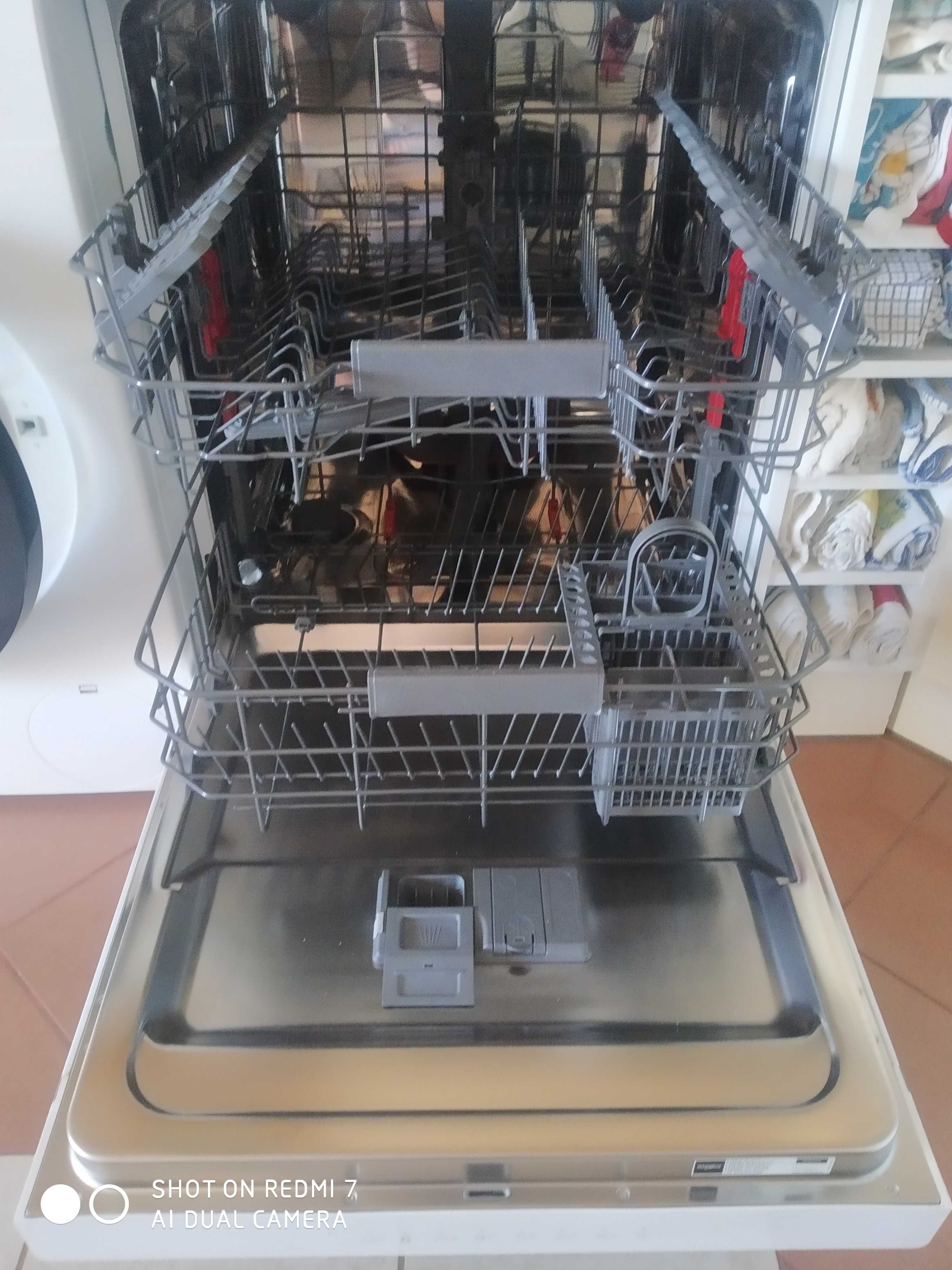 Máquina lavar loiça semi nova