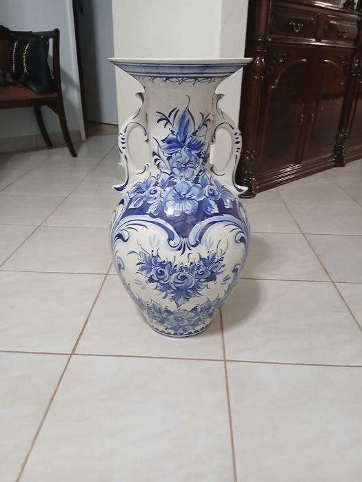 FN ALCOBAÇA  Jarrão cerâmico  pintado à mão  .