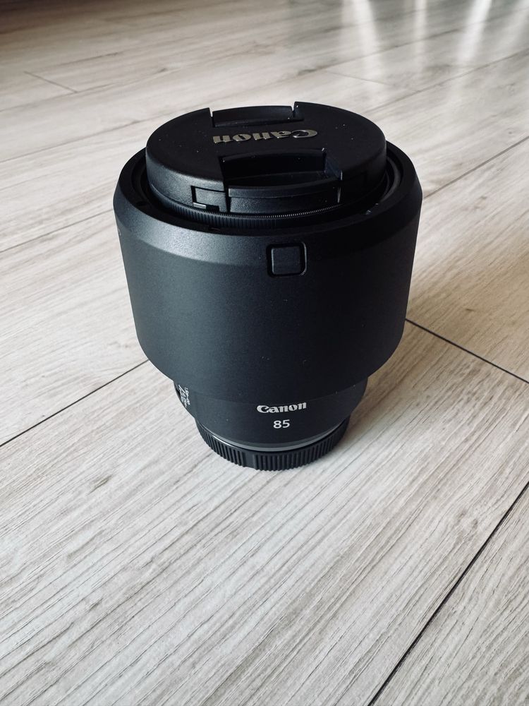 Canon RF 85mm F2 Macro IS STM