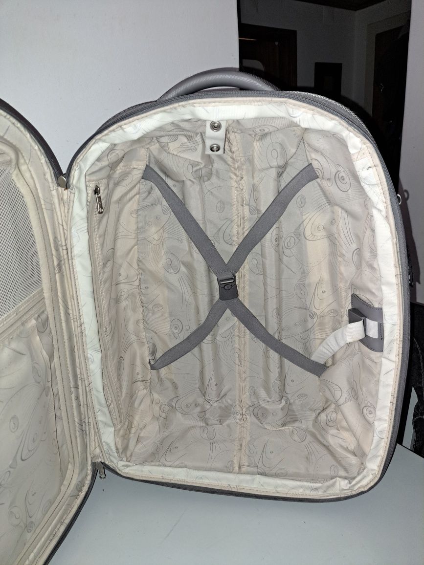 Vendo uma mala da Samsonite 70  litros em bom estado