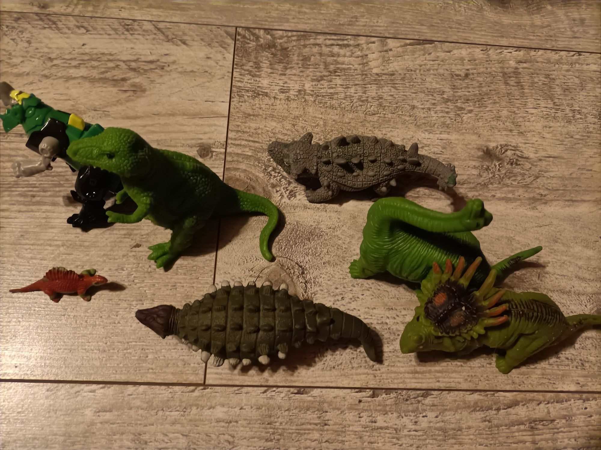 Zestaw dinozaurów gumowych rozciągliwych Godzilla