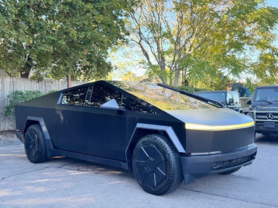 Tesla Cybertruck Cyberbeast Crew Cab      2024