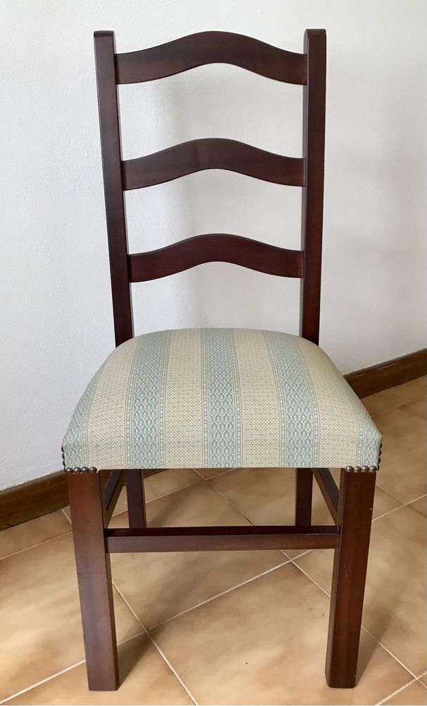 Cadeira de quarto antiga com tecido