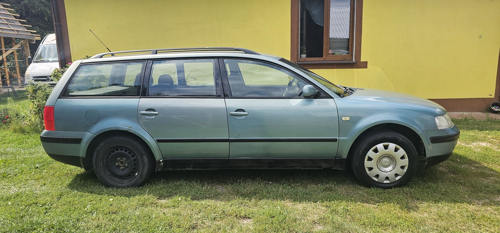 Volkswagen Passat 1.6i, 1999r. 257 tys km. Przebiegu.