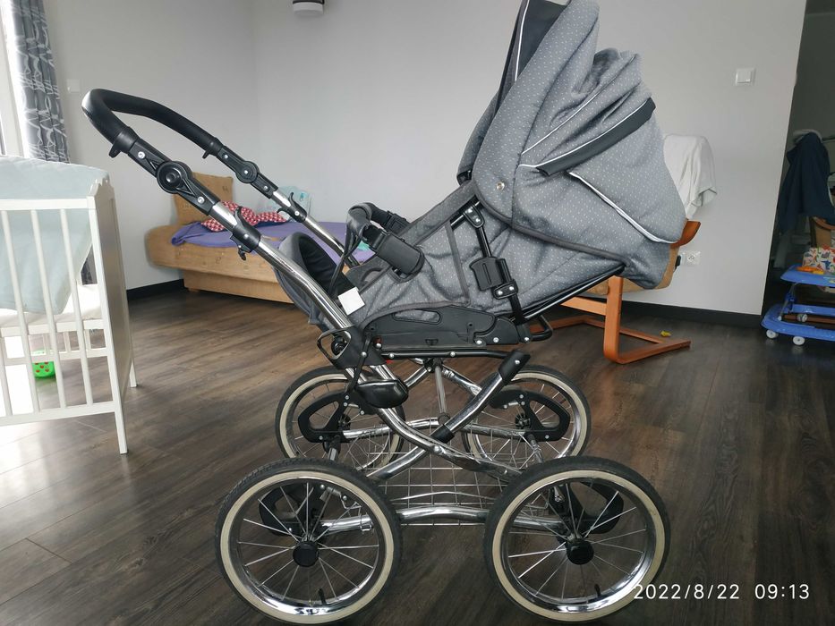 Wózek dziecięcy (gondola + spacerówka).