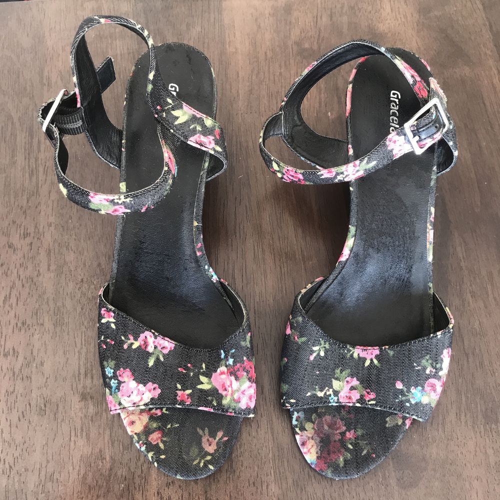 Calçado mulher - Várias sandálias/sapatos de salto alto - 39 e 40