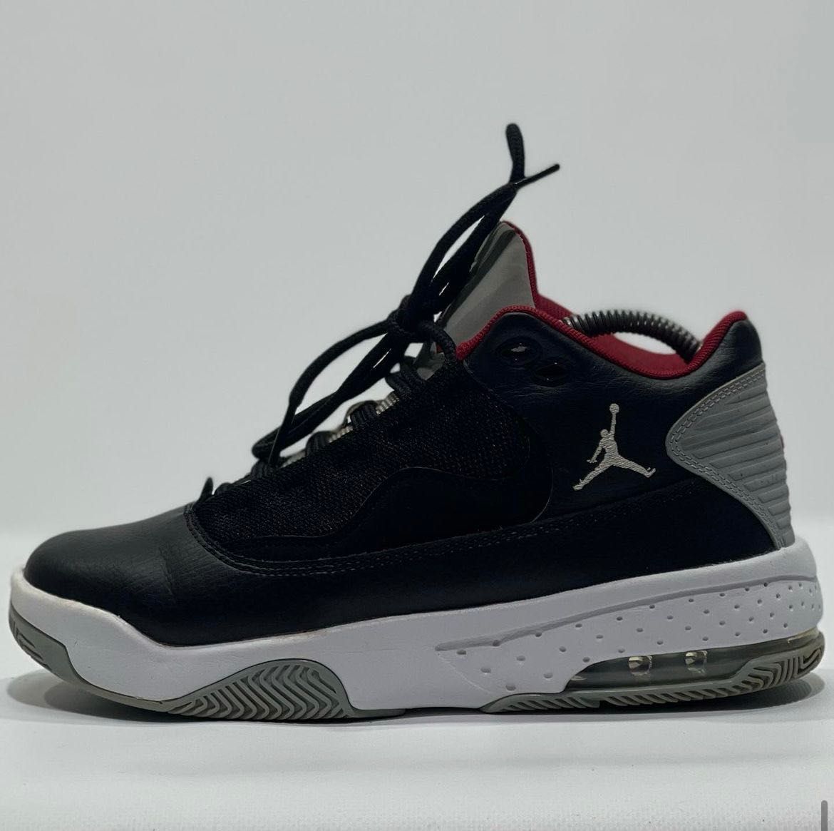 Buty  Nike Air Jordan Max Aura 2 Bred r.38,5