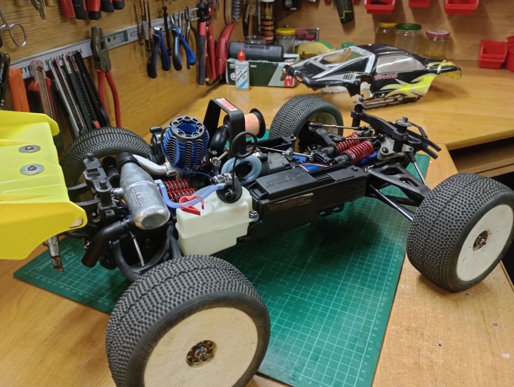 Model RC REVO 3,3 traxxas stan perfekcyjny