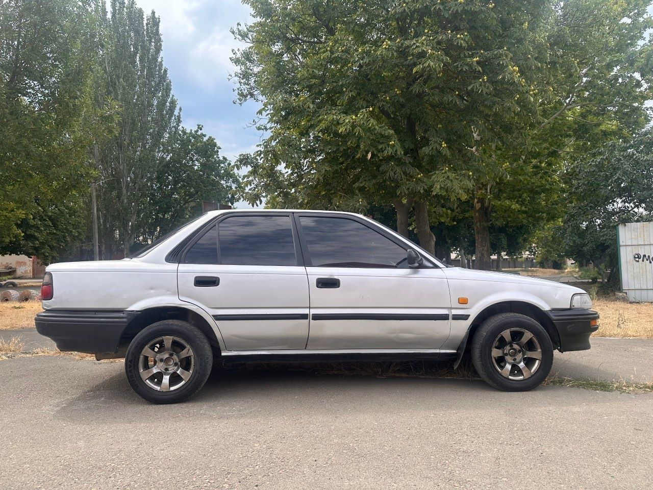 Toyota Corolla 7 лiтрiв по мiсту гарний стан