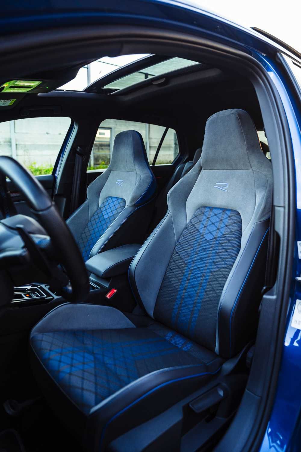 WYNAJEM VW Golf 8R Wypożyczalnia aut sportowych Poznań samochodów