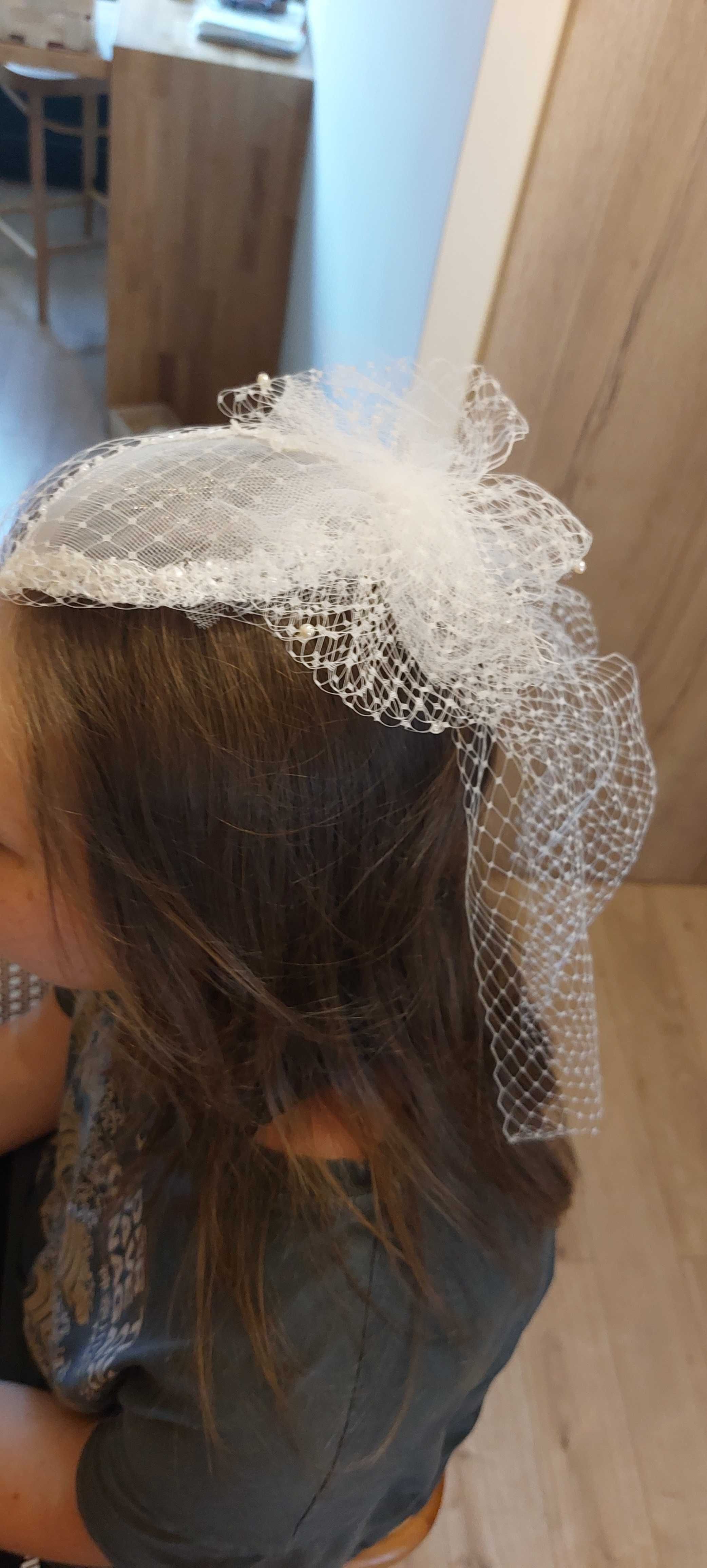 Fascynator kapelusz cyrkonie  pinup weddinghat glamour chic woalka