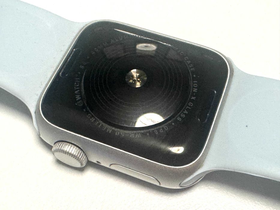 Smartwatch Apple Watch SE 40mm GPS 1st gen aluminium Bez blokad  kabel