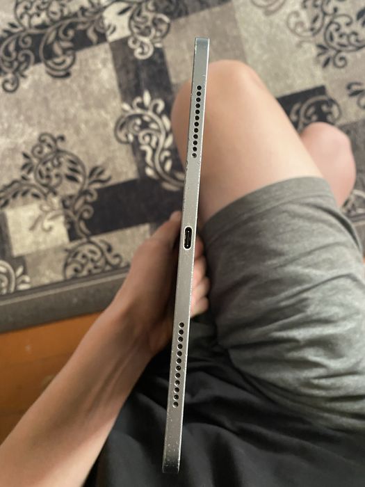 Продам iPad Air 4 (2020) 64 GB Wi-Fi — стан чудовий, робота 10/10