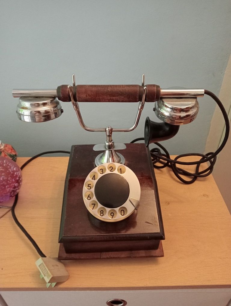 Stary piekny telefon