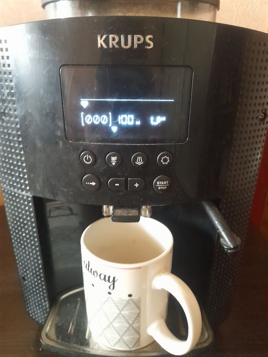 Продам кавову мaшину Krups EA81 на запчастини або під ремонт