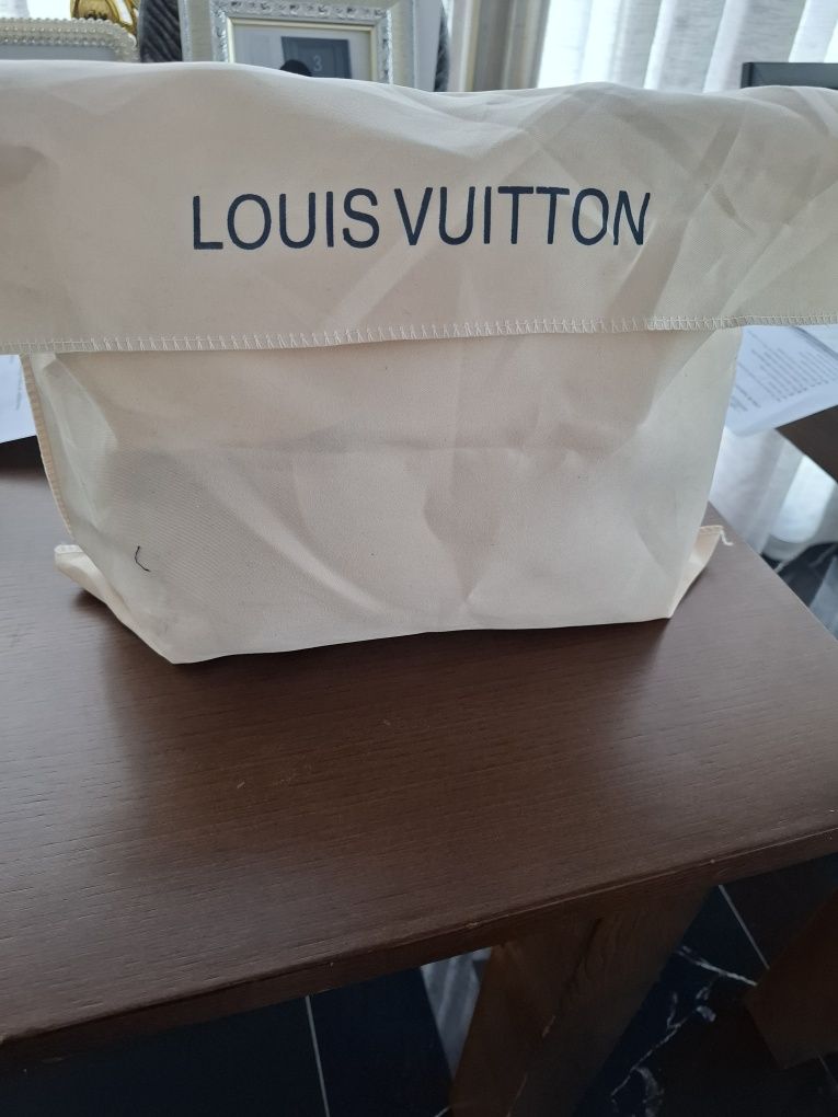 Mala LV nova,toda a registado com marca