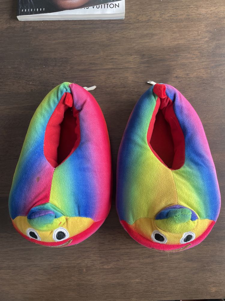 Pantufas coloridas emoji + Pantufas castanhas pêlo