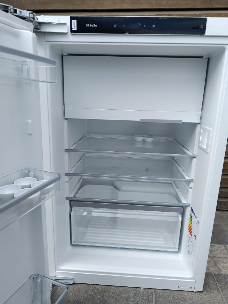 Вбудований холодильник Miele