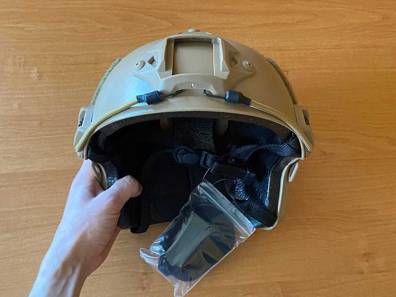 Страйкбольный тактический шлем Helmet FAST для страйкбола. Новый!