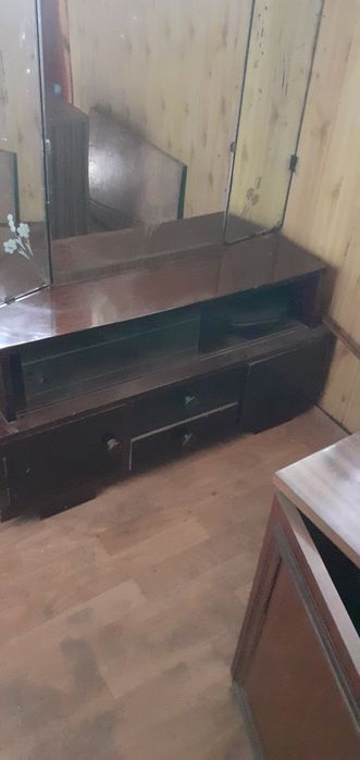 Stare lustro stojące