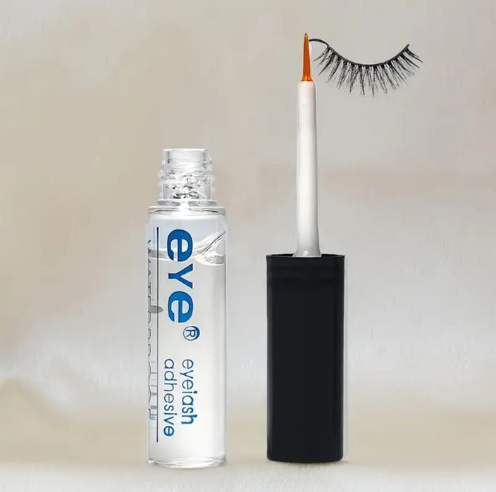 Надійний клей для накладних вій.