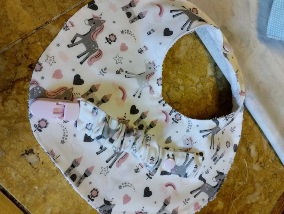 Babetes lindos em algodão com  revestimento em turco impermeável