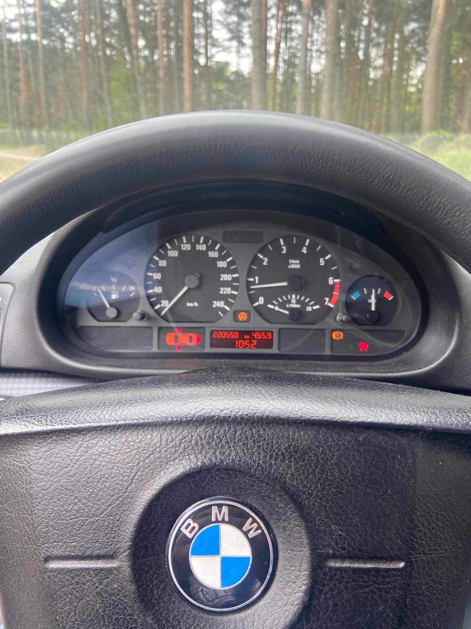 2002 BMW 318i 143km