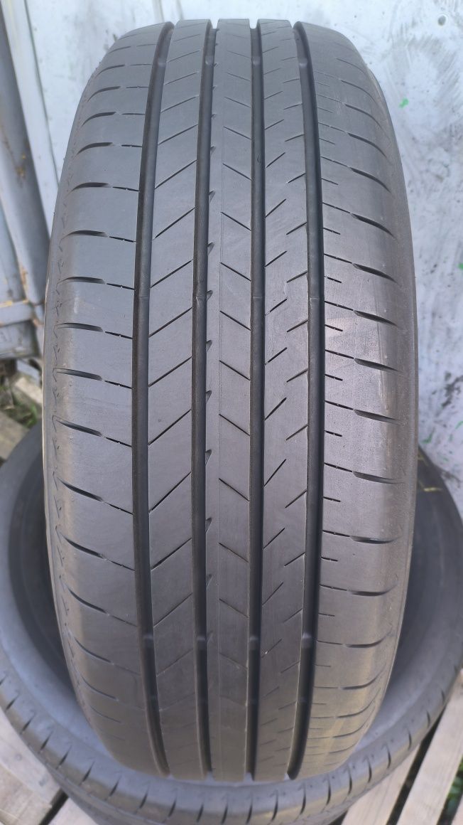 Резина 225.60.R18.Ціна вказана за 1 шт.
