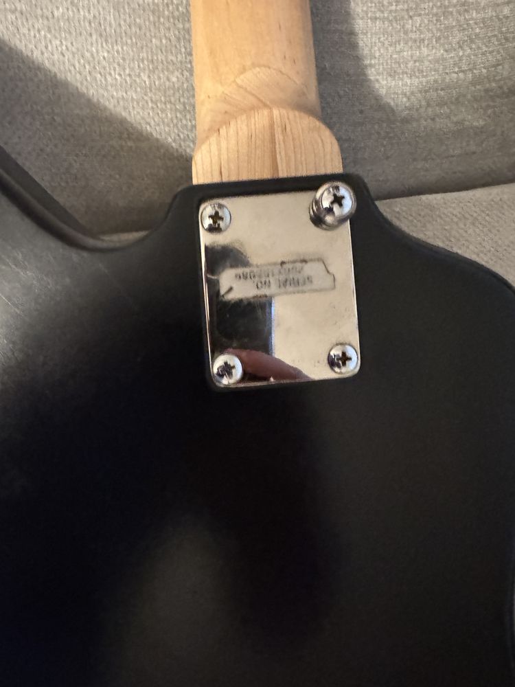 Slammer original da Hammer, guitarra em formato explorer
